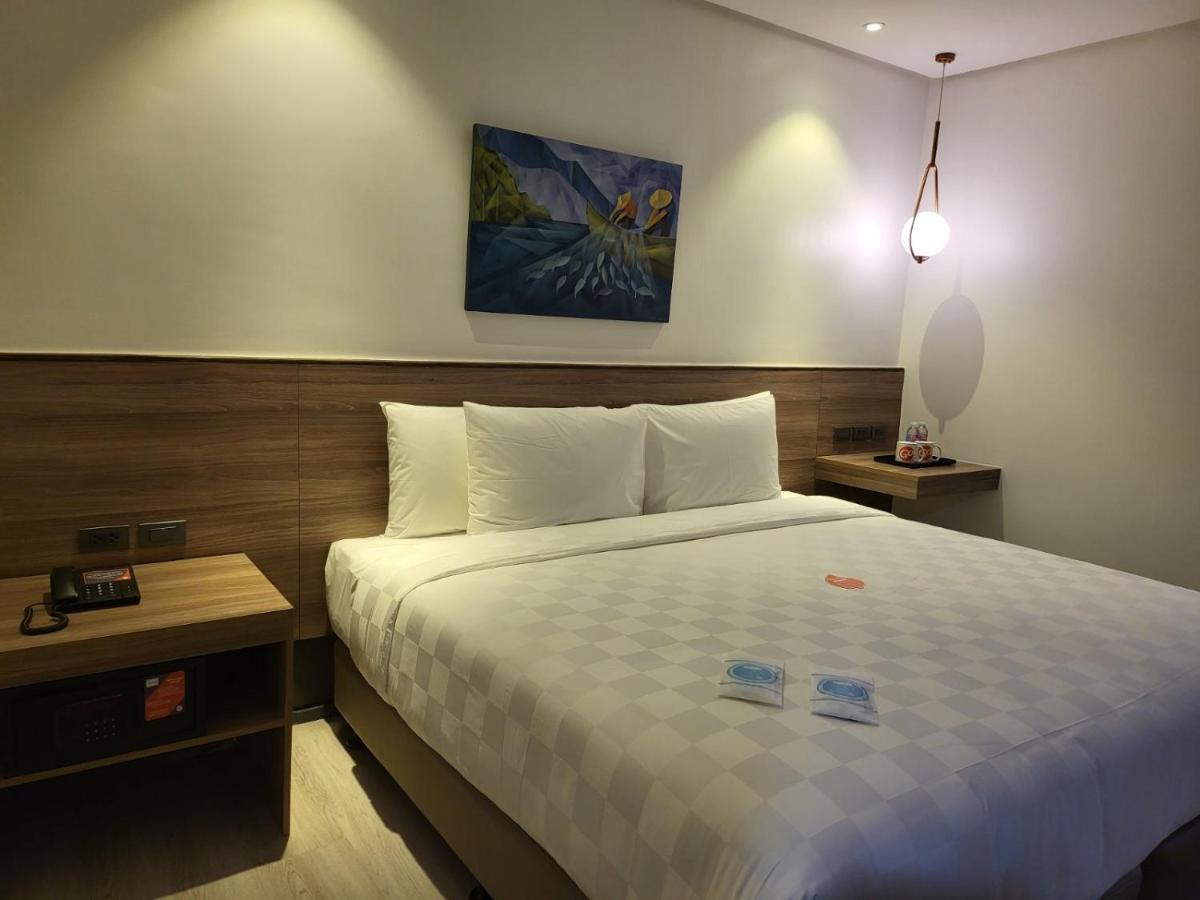 Go Hotels Plus Tuguegarao Экстерьер фото