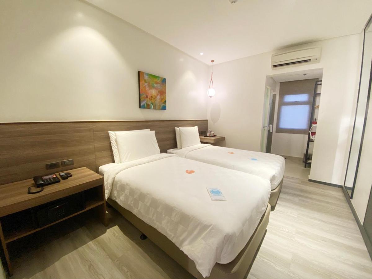 Go Hotels Plus Tuguegarao Экстерьер фото